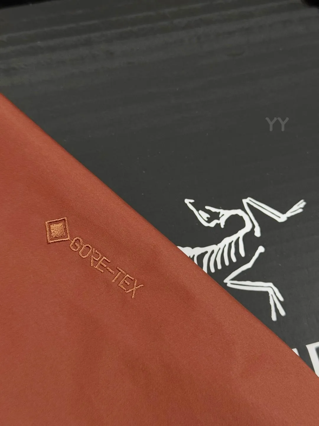 G 02 New Arrival Arcteryx B eta Series SL GORE-TEX Breathable 25SS New Arrival SL Lt ， Lt New Arrival ， ， ， Lt Yb 3D ， Tri-Durance ， Factory 📃 🔍 ， YKK ， ， ， 。 SL ， 。 bluesign@ N 38LGORE-TEX ， Wear-Resistant， 、 Breathable， 。 Storm Hood™ ， Water Tight™ ， ， ， 。 ，VISLON ， Velcro ， Zip-in， ARC TERYX BETA： 。 GORE-TEX： 、 、Breathable 。 ：Black Sizes：S-XXL ：112 116 120 124 128 ： 72 74 76 78 80 ：64.5 66 67.5 69 70.5 ：49.8 51 52.2 53.4 54.6
